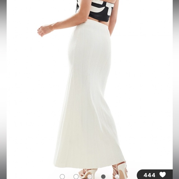 4th & Reckless Petite knit ribbed fishtail maxi skirt in cream - Picture 3 of 5